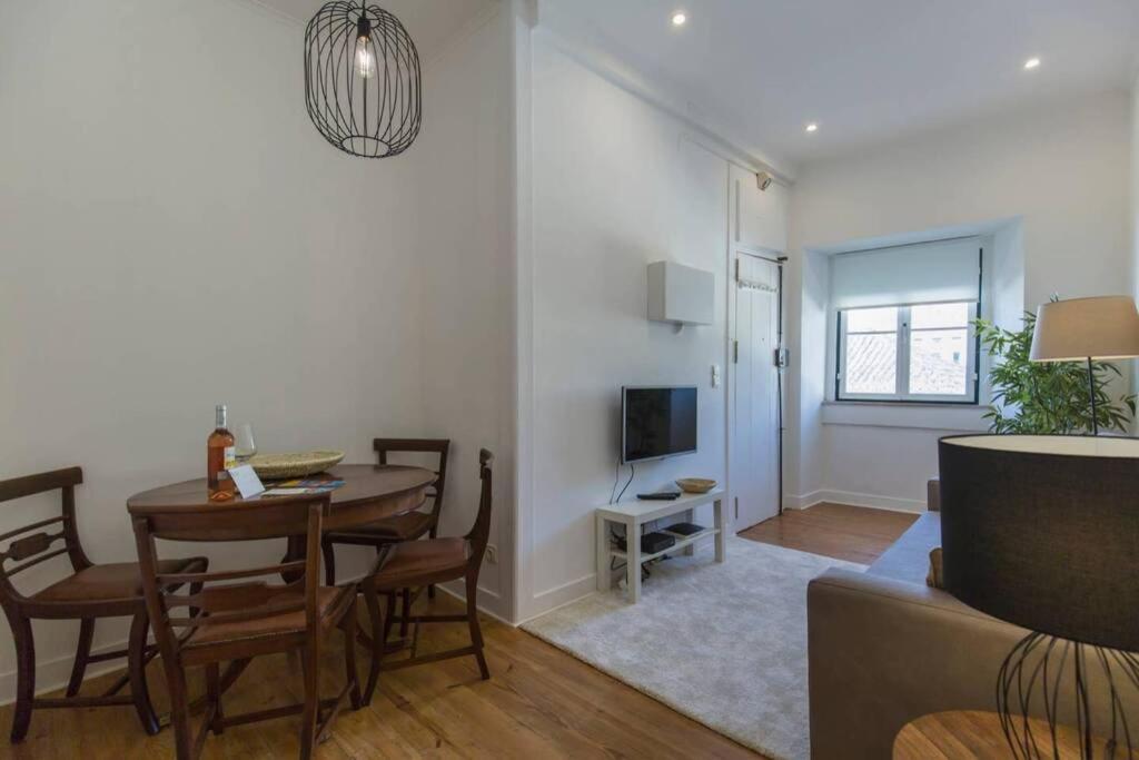 Apartment To Be Mouraria Lissabon